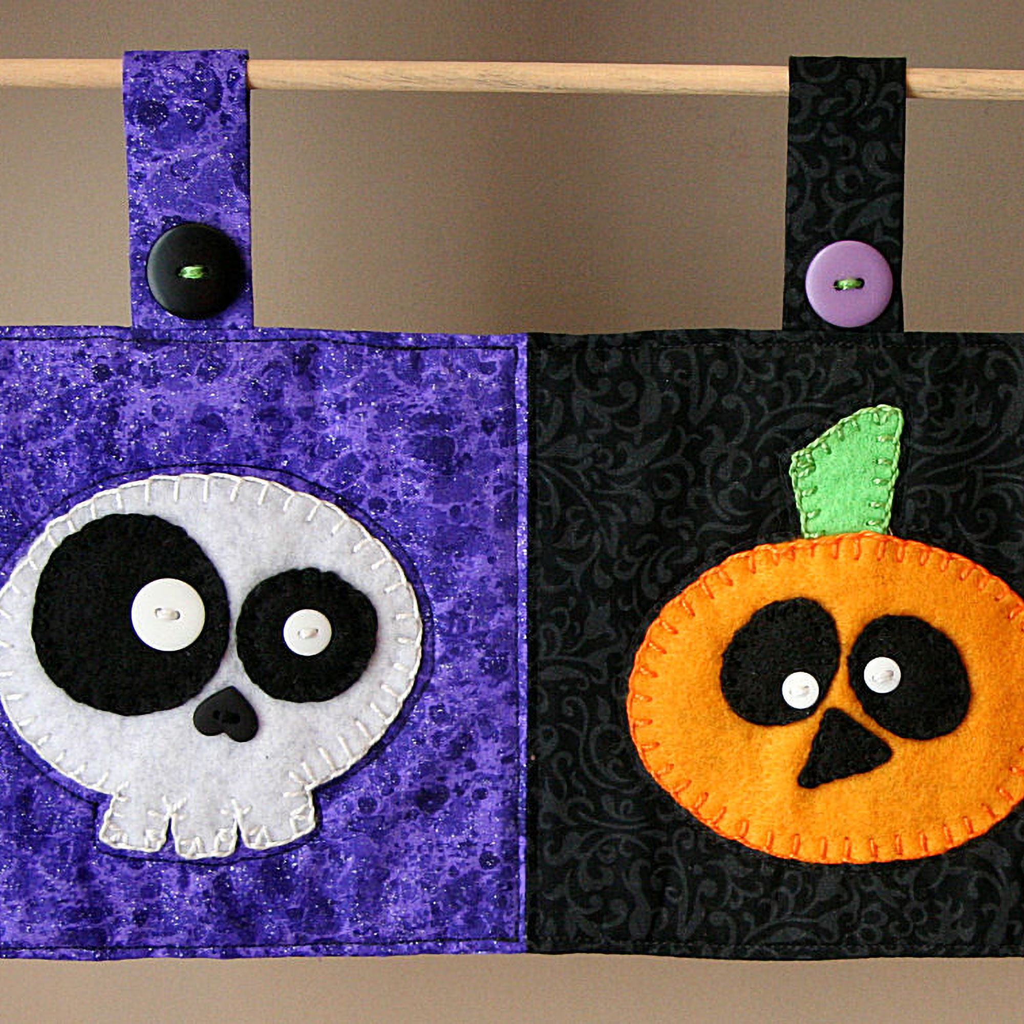 halloween-appliqued-mini-quilt