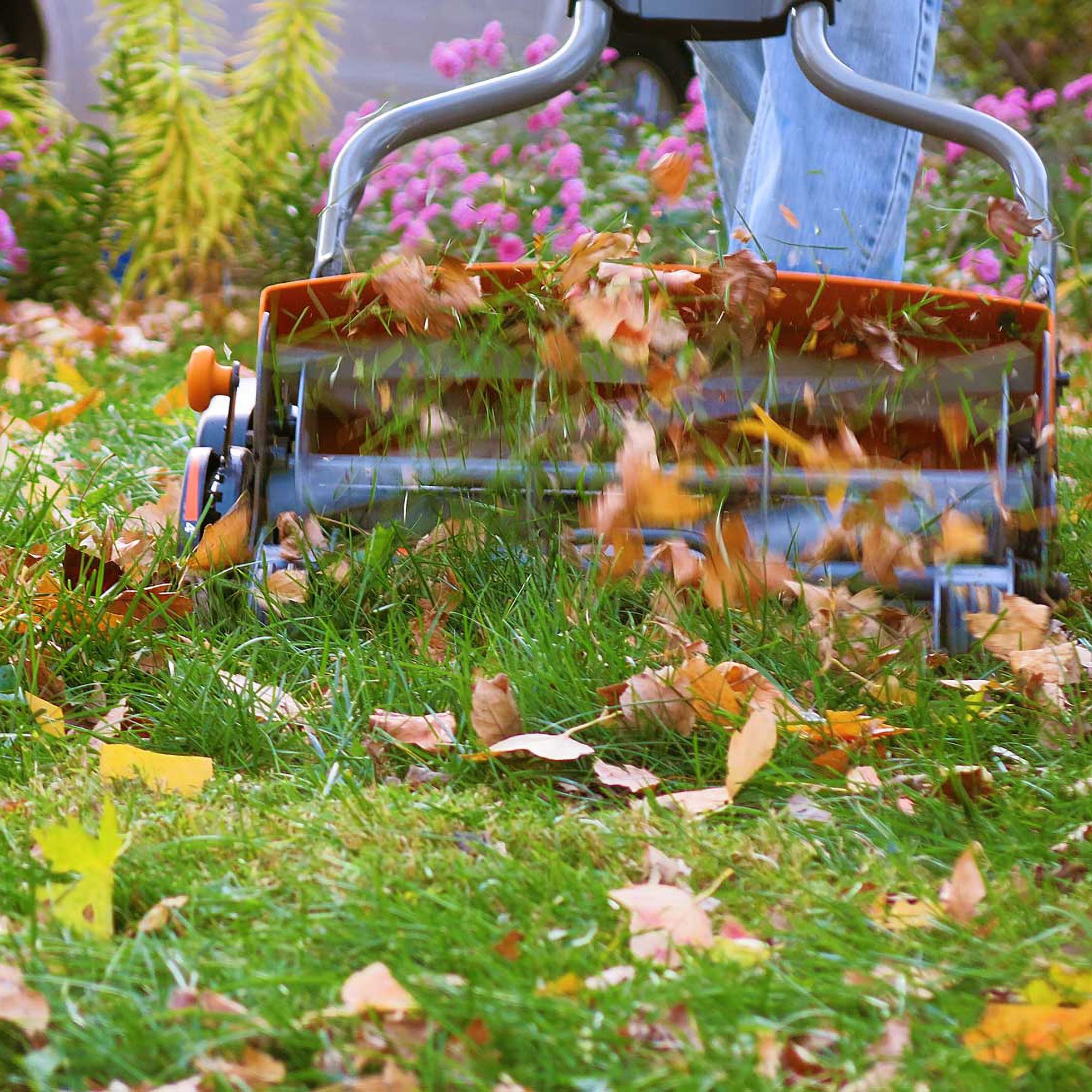https://www.fiskars.com/-/media/fiskars/images/articles/gardening-and-yard-care/lawn-care/reel-mower-guide.jpg