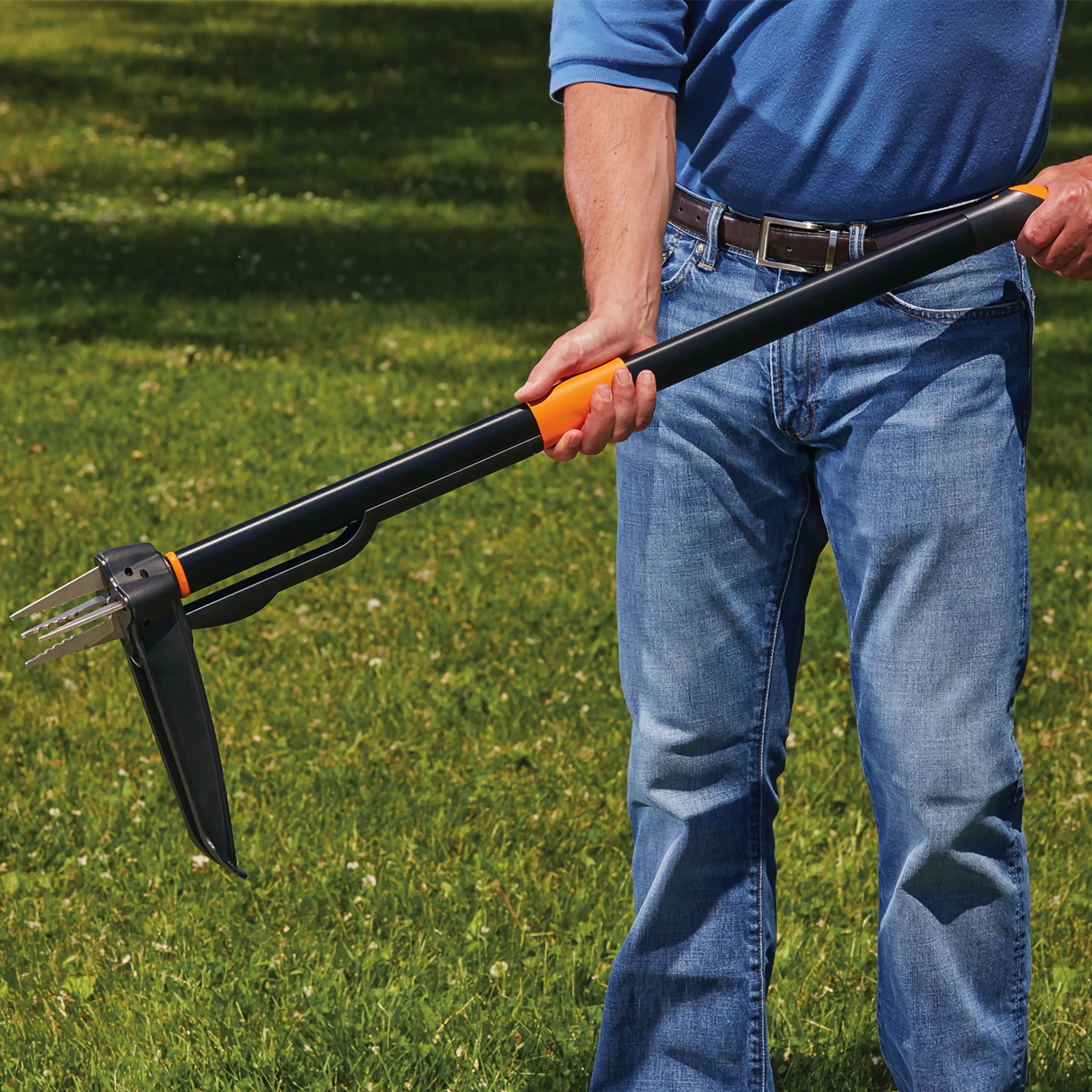 4-claw Fiskars Extendable D-handle Stand-up Weeder sareg.com